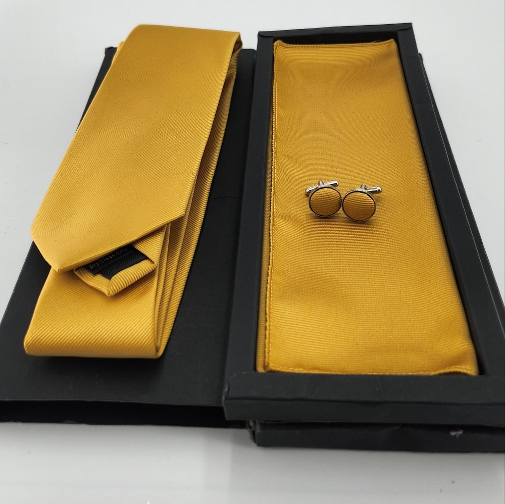 Gusleson tie, pocket square & cuff link set NEW